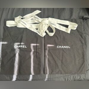 Bundle CHANEL Dust Black Bag with White Ribbon and Flower
